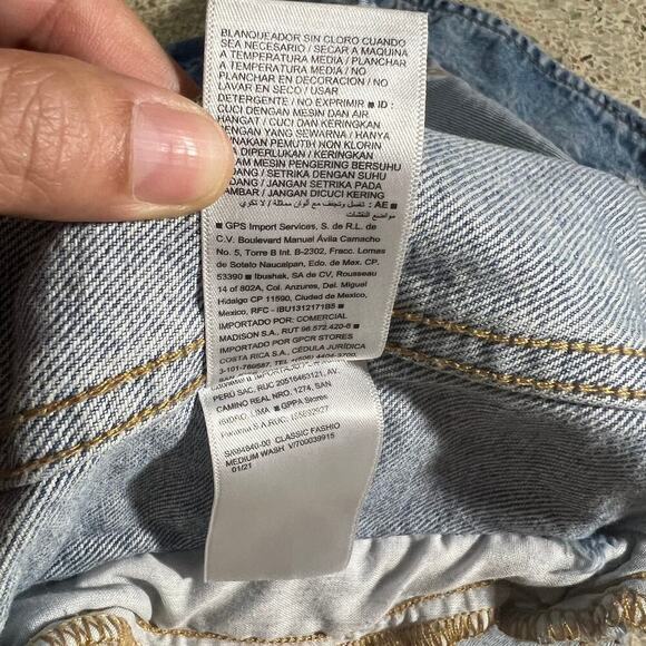 Old Navy Womens Denim Vest, Size XS, Sleeveless BLUE Wash - Picture 9 of 9